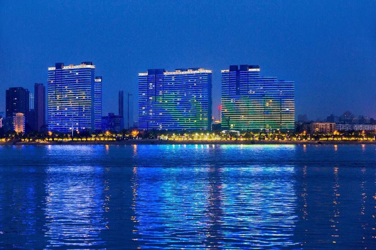 [横空出世·光映江城] 利亚德集团 · 深圳金达照明 —— 邀您品鉴武汉·两江四岸极致灯光秀