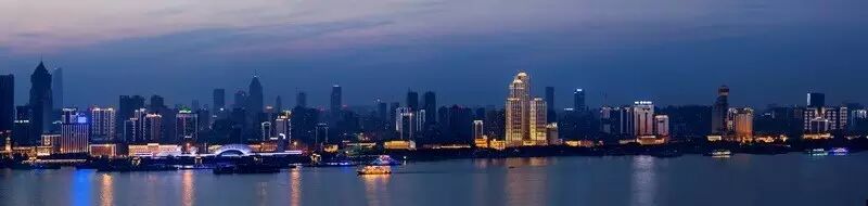 [横空出世·光映江城] 利亚德集团 · 深圳金达照明 —— 邀您品鉴武汉·两江四岸极致灯光秀