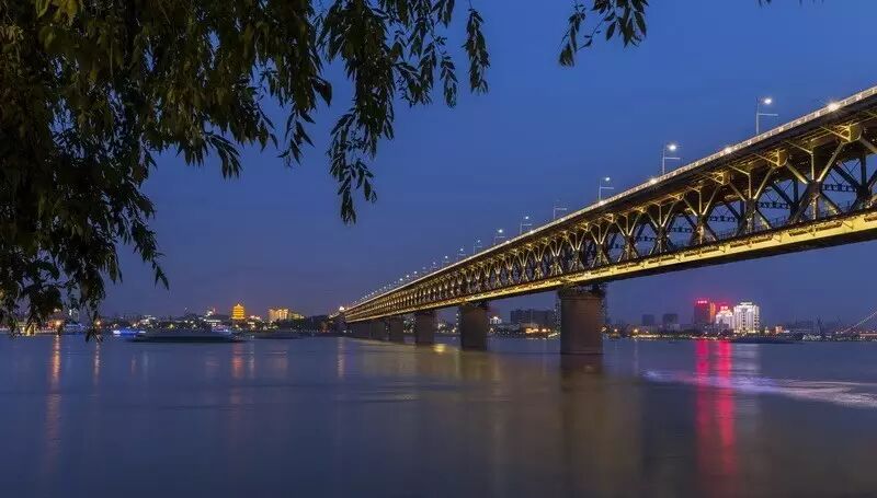 [横空出世·光映江城] 利亚德集团 · 深圳金达照明 —— 邀您品鉴武汉·两江四岸极致灯光秀