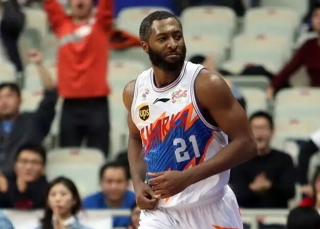 【体育新闻】上海男篮轻取天津 申花赛季年终回顾