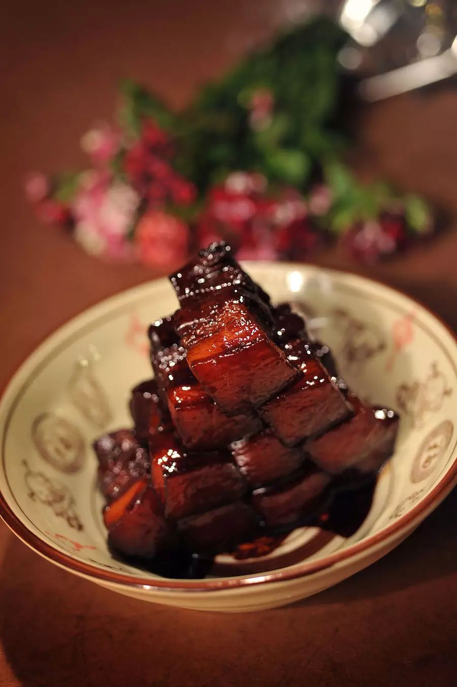 但味道方面的功夫做的很足 油爆河虾 上海的一道名菜,用高温烹虾,粘稠