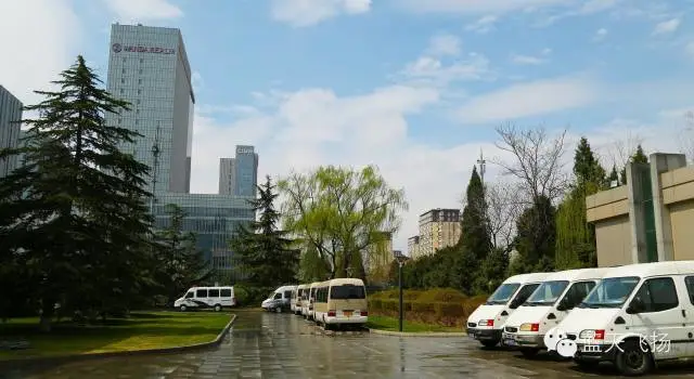 航拍中级人民法院！想在市区飞行吗？快来蓝天飞扬学习无人机驾照吧！