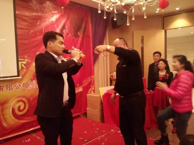 �B�T(m��n)�п�ȸ�ӱ�������(w��)���޹�˾2015���β���߿͑�(h��)���x���(hu�� )