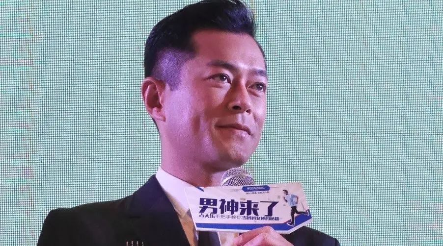 男神来了!古天乐助阵素加活动,手把手教辣妈秒变女神