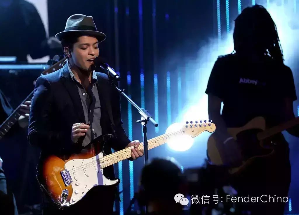 人物  Bruno Mars——火星哥怀抱Fender征服世界