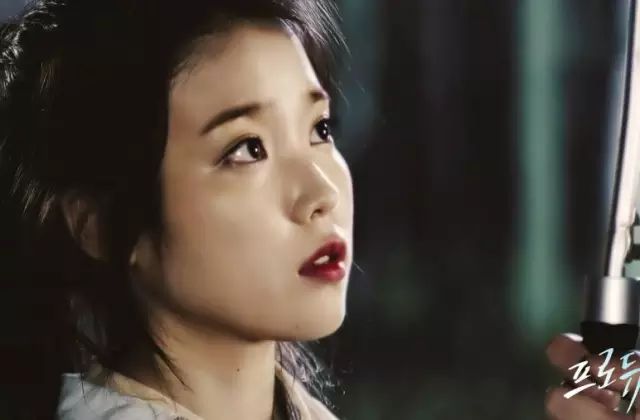 眼线才是真正的“事业线”，教你画出完美眼线！