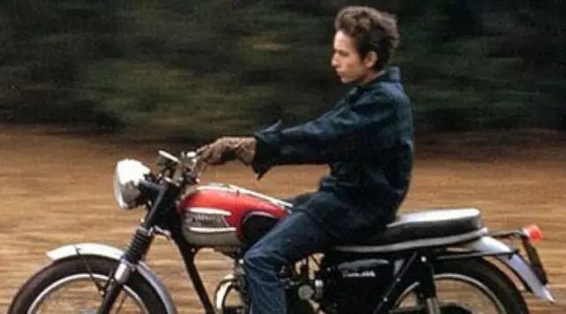 Bob Dylan:“想把汽车开过悬崖”