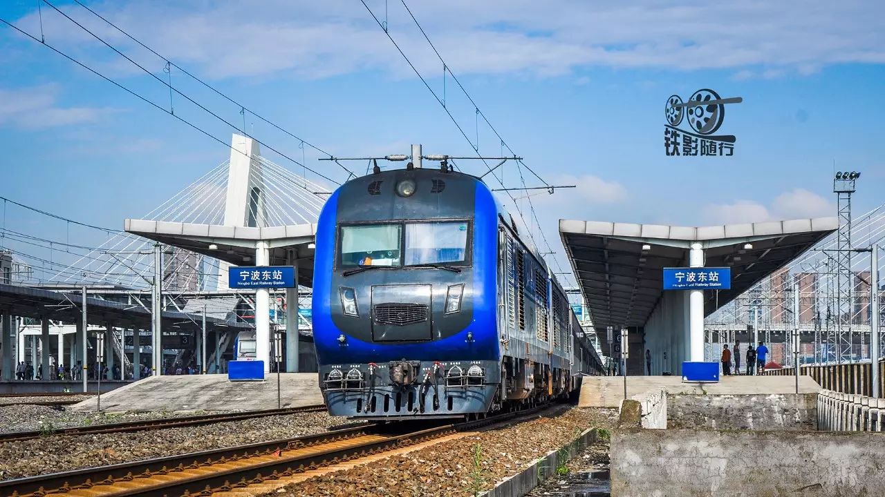 z9/10次列车起自北京站,终到杭州城站,中途仅停靠海宁站.