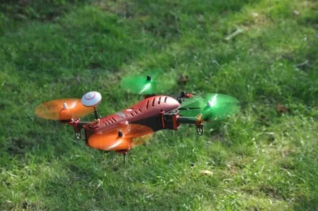 創(chuàng)客火科技6月穿越機體驗活動