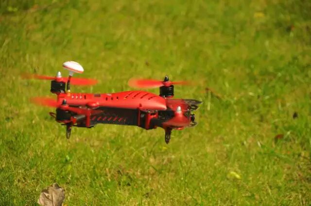 創(chuàng)客火科技6月穿越機體驗活動