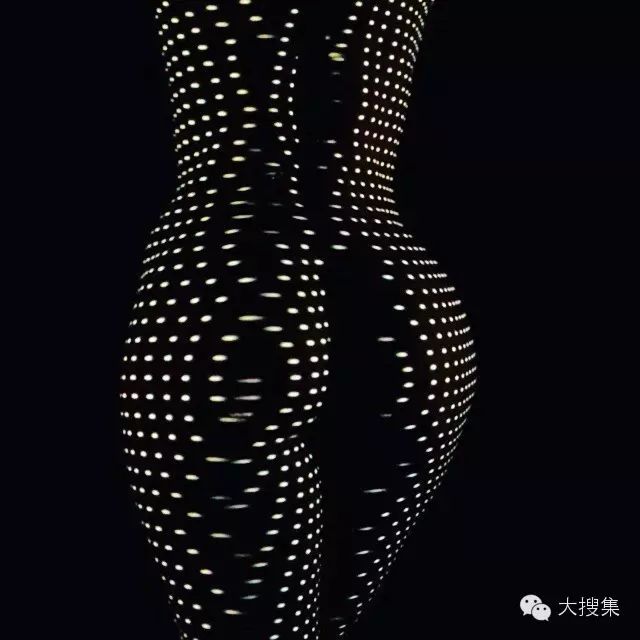 美人:光线与曲线