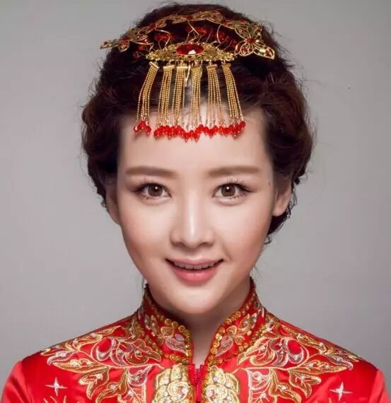 复古中式新娘造型,优雅动人最有范,倾心演绎春日浪漫!