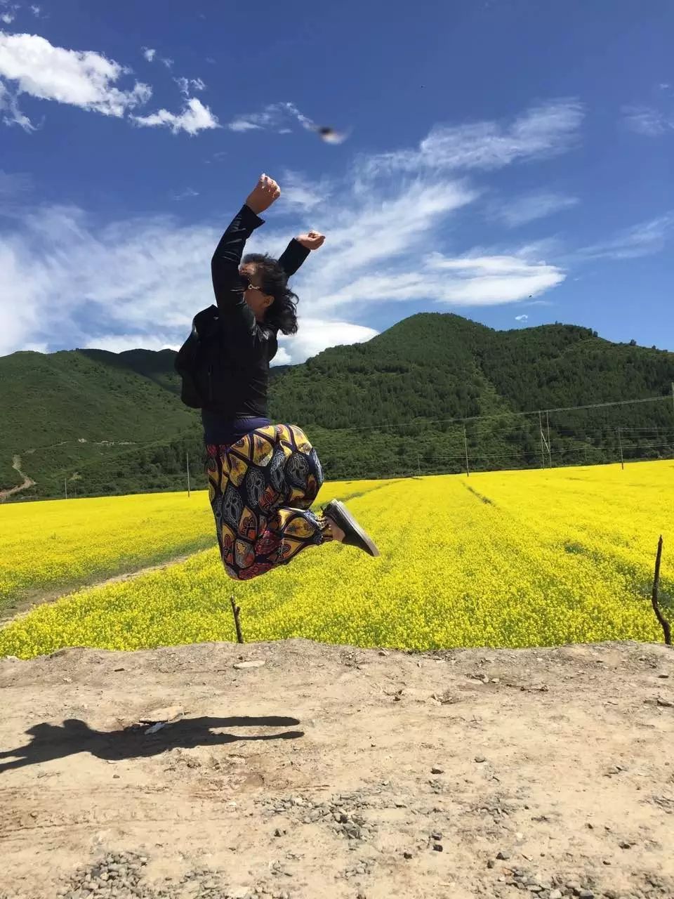 在如此靓丽的风景下,清新的空气中,人都年轻了十岁,回到了活力四射