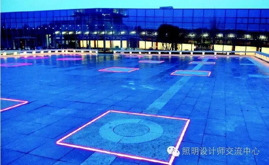 白天流光塔影  夜间琉璃溢彩 ----南京金陵大报恩寺遗址公园