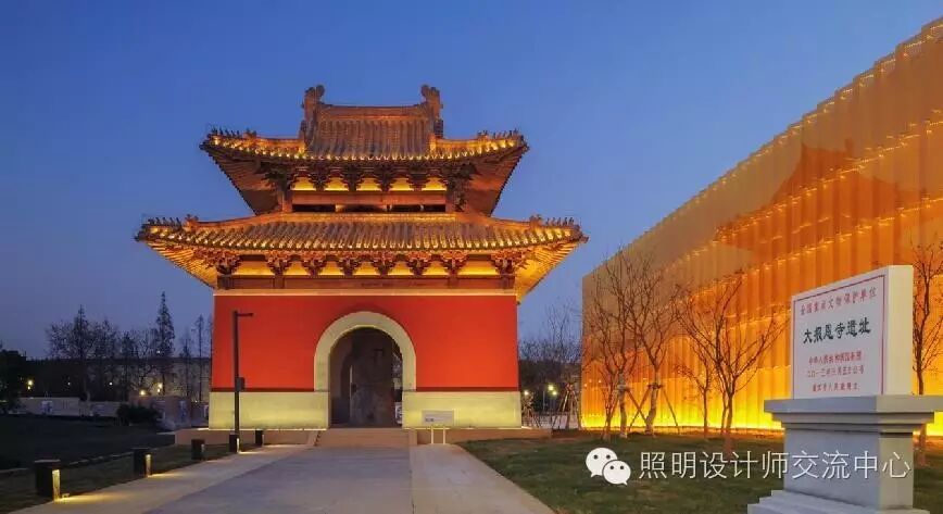 白天流光塔影  夜间琉璃溢彩 ----南京金陵大报恩寺遗址公园