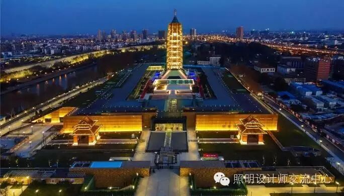 白天流光塔影  夜间琉璃溢彩 ----南京金陵大报恩寺遗址公园