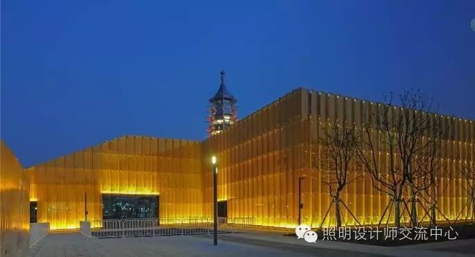 白天流光塔影  夜间琉璃溢彩 ----南京金陵大报恩寺遗址公园