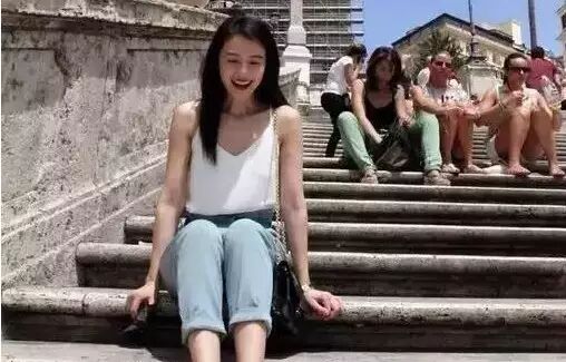 女生蹲下没教养?NO!看看杨幂等女明星们是怎么蹲下的.