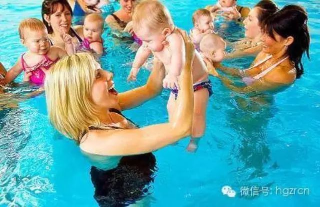 看阿拉伯人如何教他们的小孩游泳的！要被阿拉伯人逼疯了！