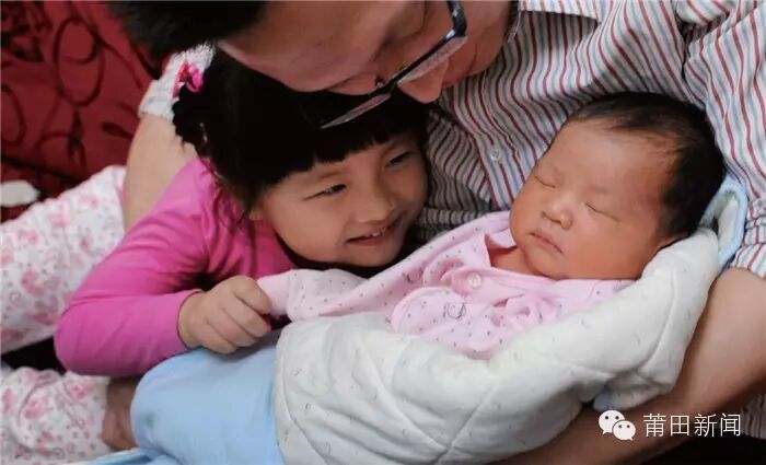 不用藏着掖着了!全面二孩拟于下周五起施行 符合规定将延长产假-怀孕期