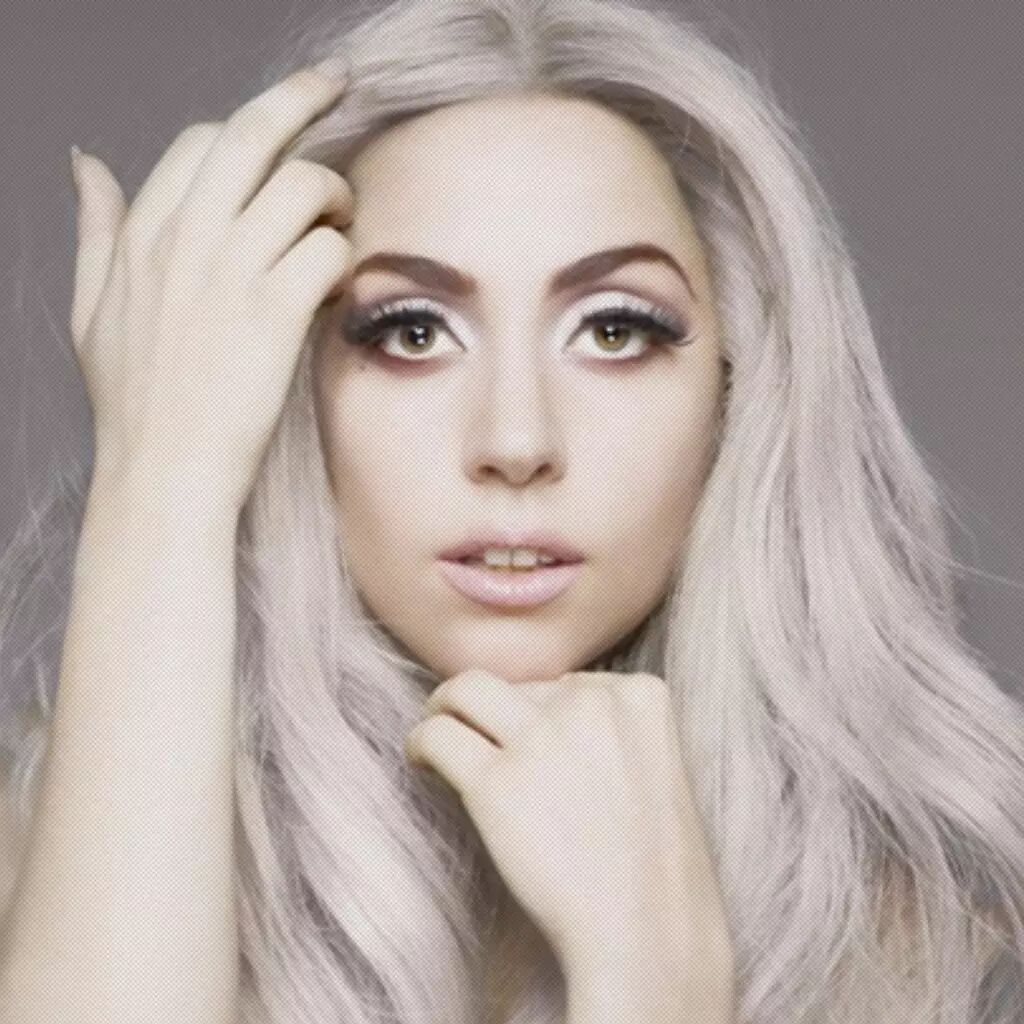 刺青  女神Lady Gaga秀出背部新刺青,图案背后意义深远!