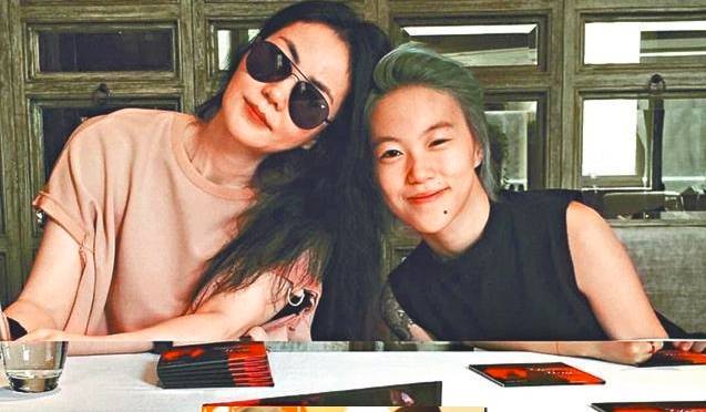 被曝出柜的王菲女儿,和想演戏的艳星遗孤,他们竟然是青...