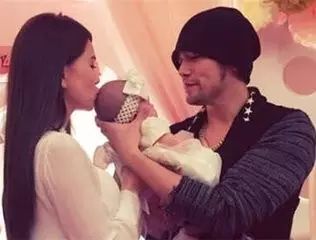 周杰伦和女儿新歌MV《前世情人》来啦! 第一句出来就哭了