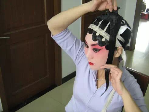 戏曲知识：戏曲演员化妆全过程
