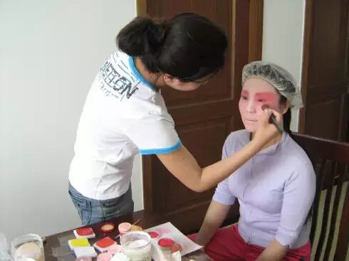 戏曲知识：戏曲演员化妆全过程