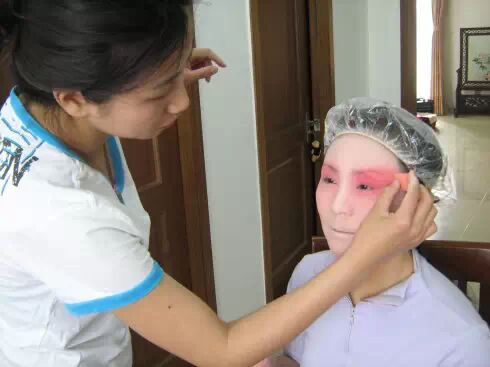 戏曲知识：戏曲演员化妆全过程