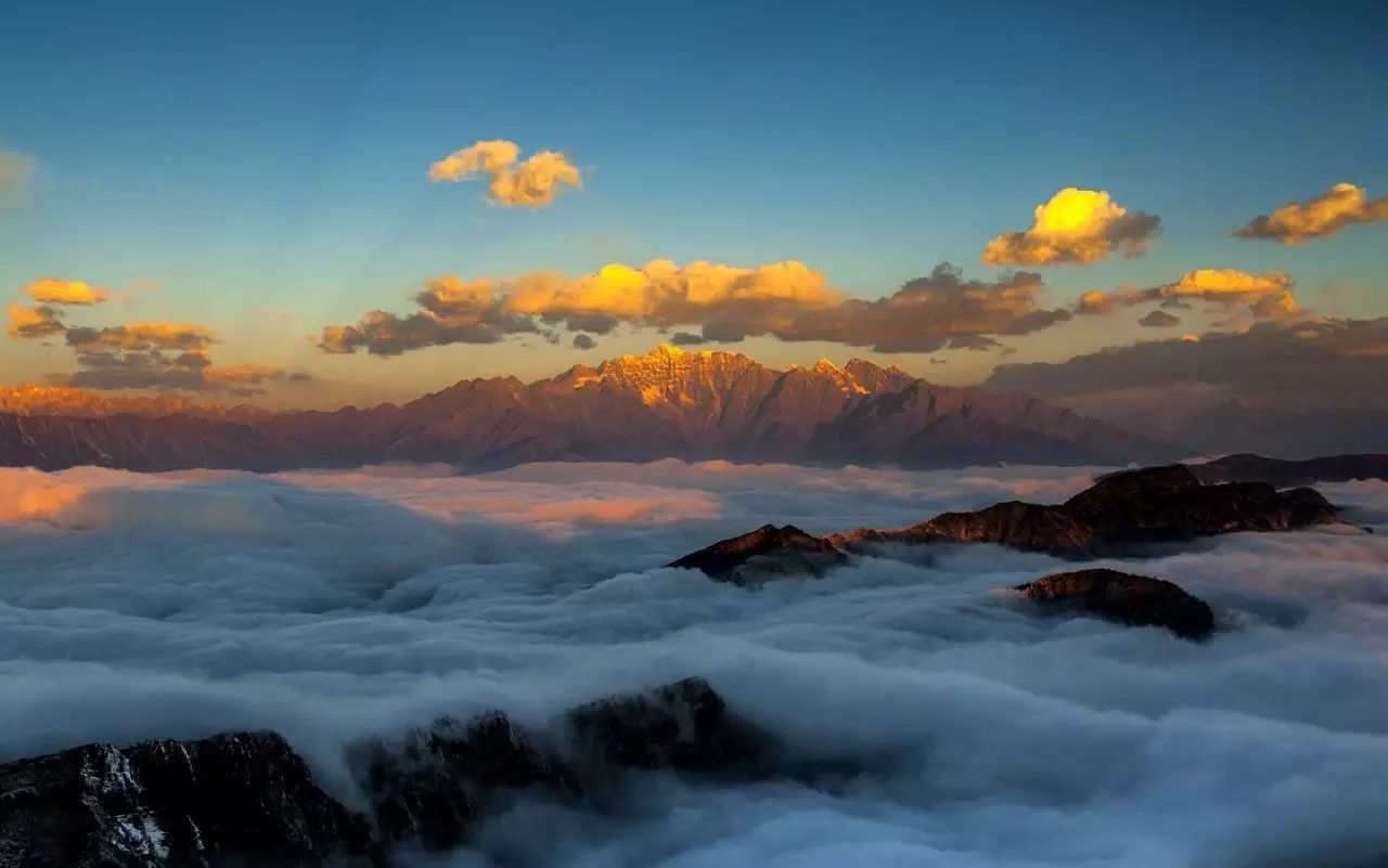 牛背山 中国最大360度观景平台