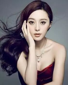 李晨不也是看上她的脸吗?范冰冰不让看脸看什么?