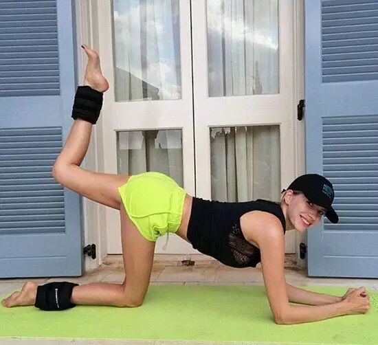 时尚圈的女人都太拼,就算怀孕,腹肌和高跟鞋也不能少!-怀孕期