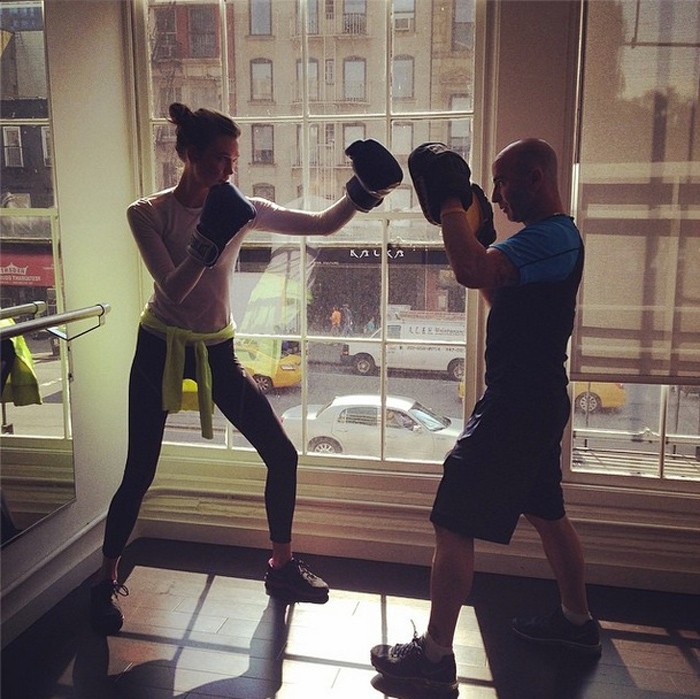 时尚圈的女人都太拼,就算怀孕,腹肌和高跟鞋也不能少!-怀孕期