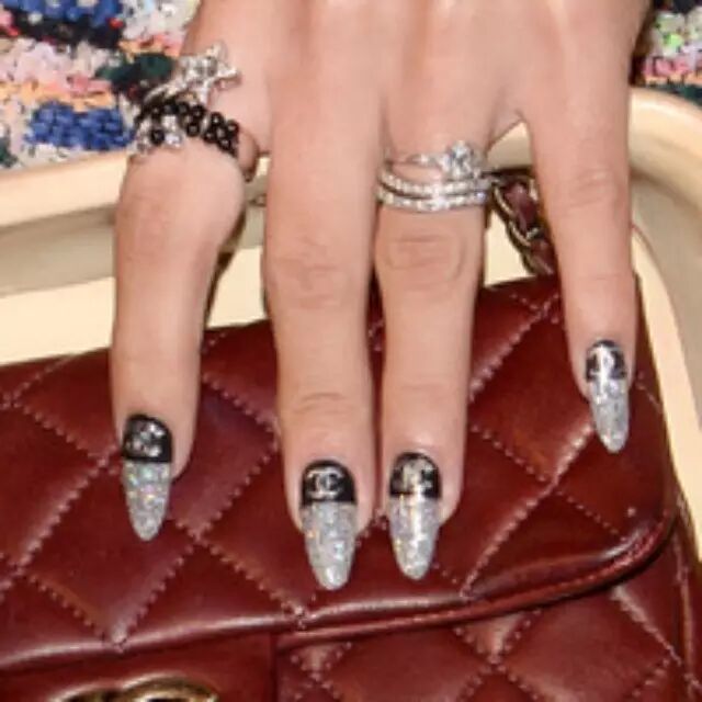 快来围观Lily Allen的新指甲!【美容大王】