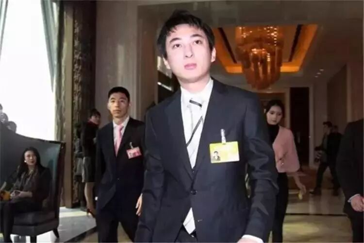 王思聪的黑卡有多牛,看看就知道了