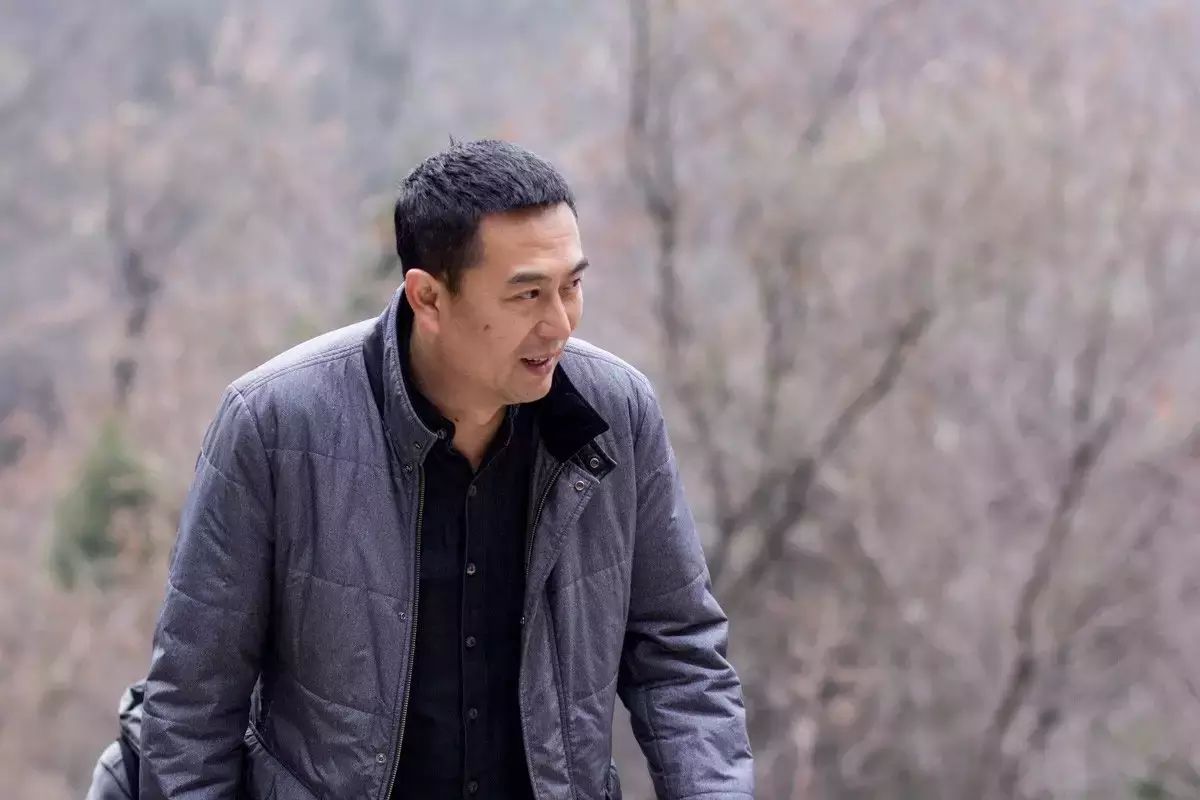 张嘉译现身照金  网友:你粗来踏青海藻知道吗?