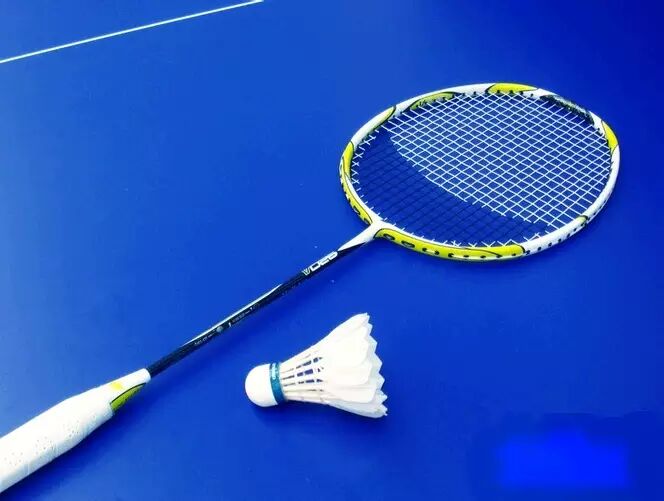 挑选羽毛球拍小贴士