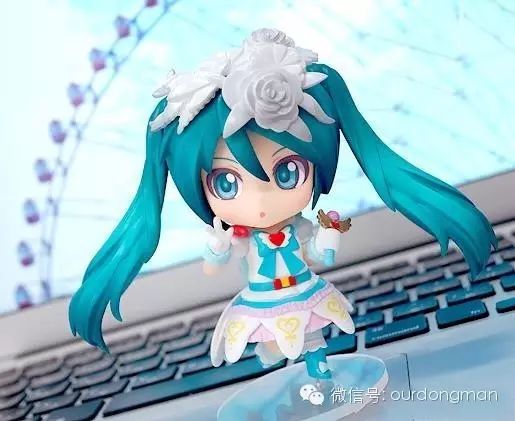 【周边】初音未来最新主题粘土手办 娇艳花朵映衬出女神魅...