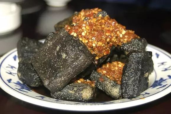 50岁的女人,长着一张16岁的脸,原因竟然是吃.... 50岁的女人,长着一张16岁的脸,原因竟然是吃....