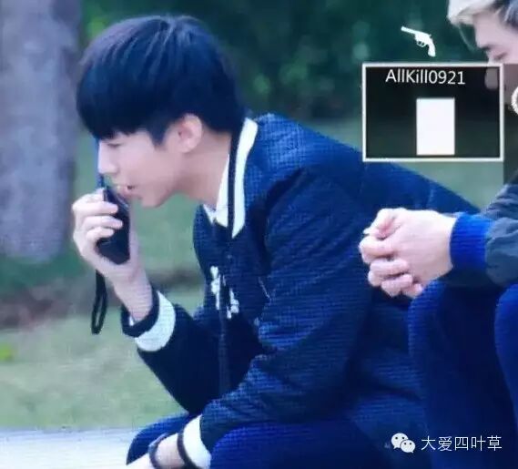 王俊凯拿对讲机讲话的样子好苏!