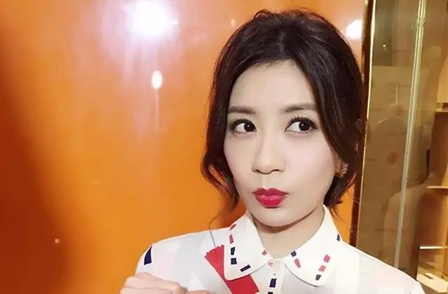 二婚贾静雯颜如少女,你却把自己人设黄脸婆?