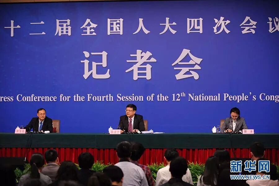 境保護(hù)部部長陳吉寧就“加強(qiáng)生態(tài)環(huán)境保護(hù)”的相關(guān)問題回答中外記者提問