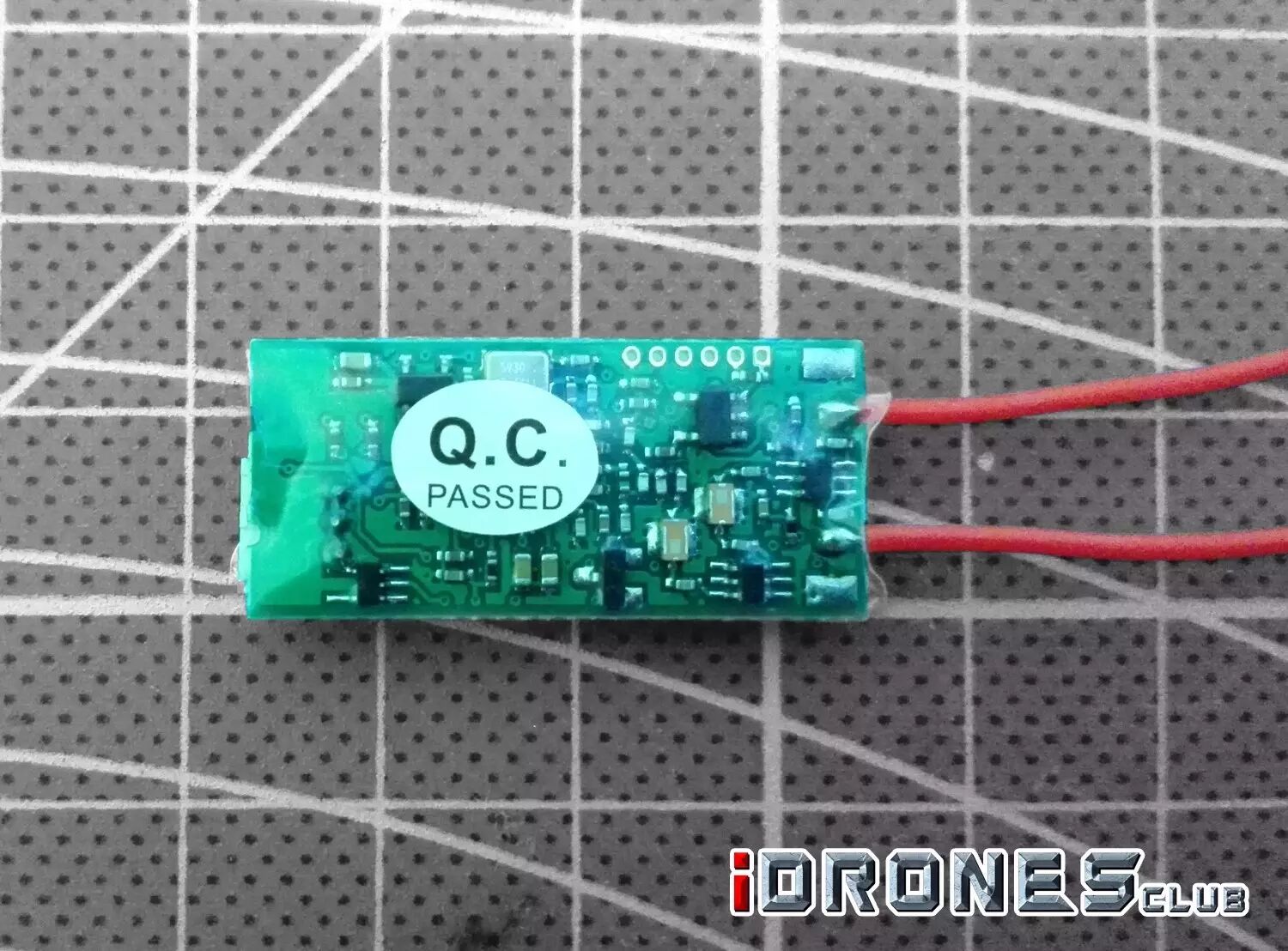 小、輕、遠(yuǎn)、快！這款接收機(jī)FM800，你值得擁有