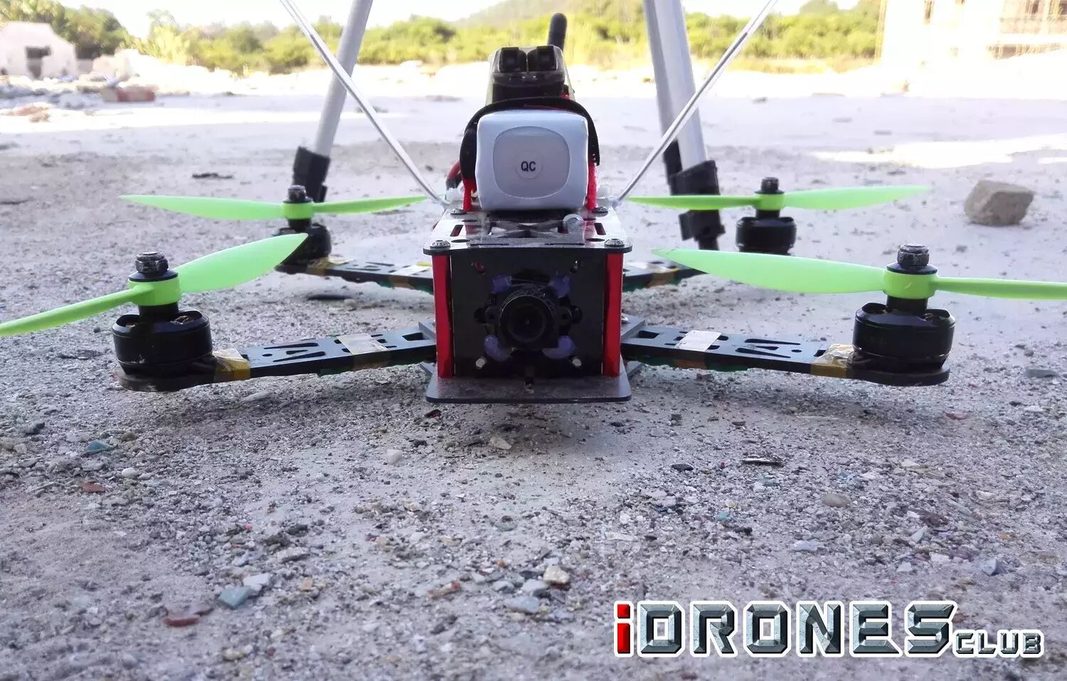 小、輕、遠、快！這款接收機FM800，你值得擁有