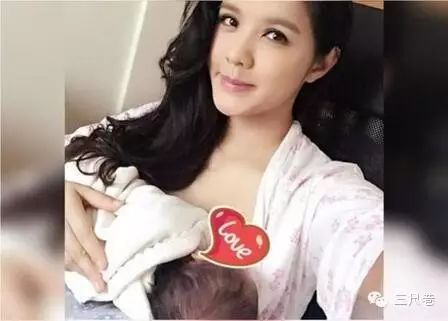 官恩娜喂母乳,中年妇女太愚昧