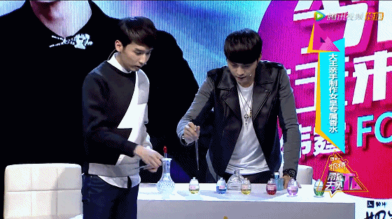 调侃佛爷视力超群别吹了陈伟霆明明是个大近视哈哈哈