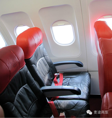 你不应该向后倾靠你飞机座椅的四个原因