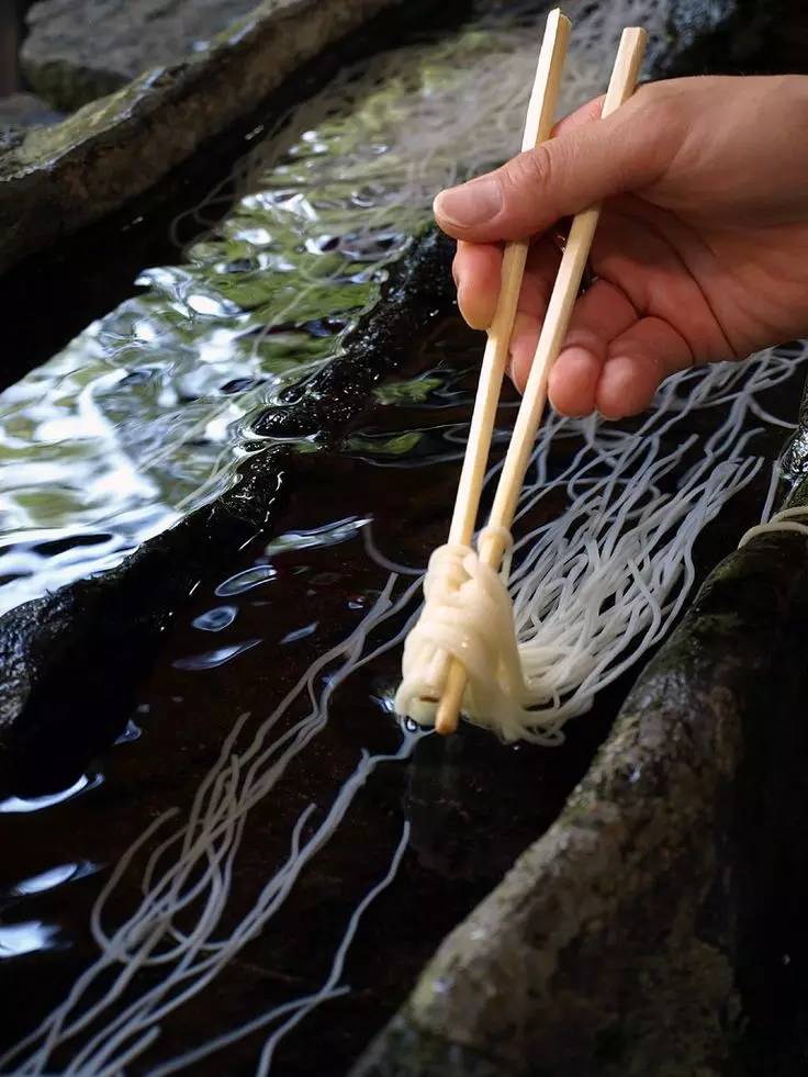 别有韵致的日式消夏小吃——流水素面