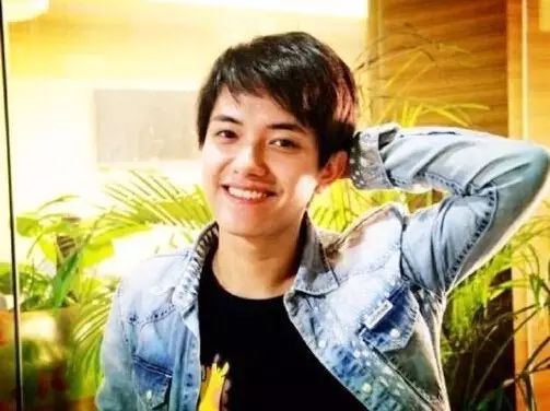 饶威登上央视<全球中文音乐榜上榜>! 评委的点评亮了!